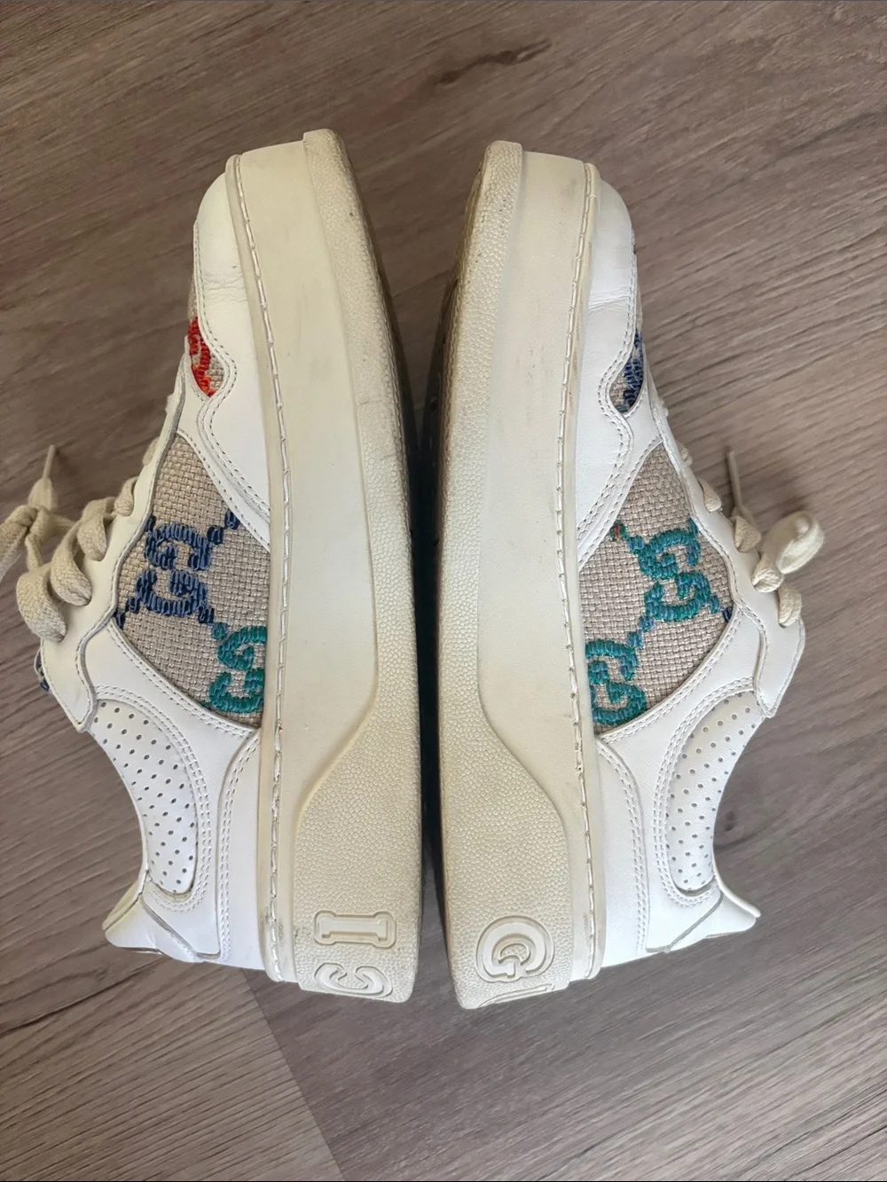 Gucci lace up